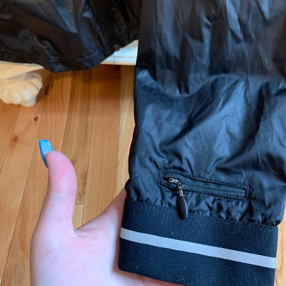 Under Armour Windbreaker - Picture 2 of 8